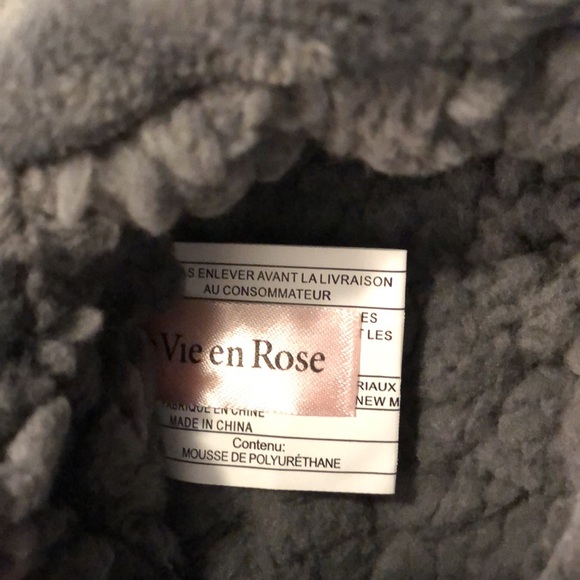 ⭐️ Free Add-On ⭐️ La vie en rose Grey Slippers - Picture 3 of 3